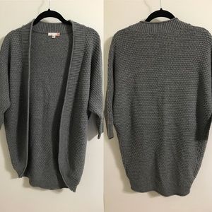 Grey sweater wrap with 3/4th sleeves